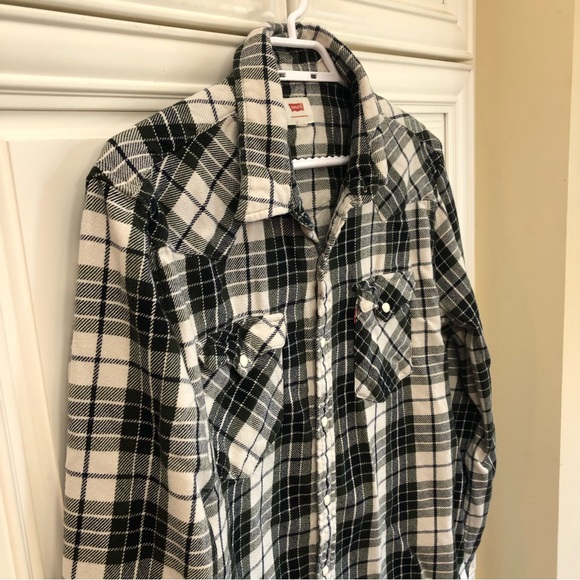 Levi’s women’s plaid flannel shirt - Picture 6 of 10